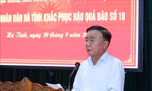 Thường trực Ban Bí thư thăm, động viên nhân dân Hà Tĩnh khắc phục hậu quả bão số 10