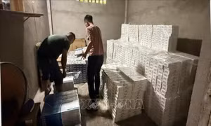 Bắt đối tượng vận chuyển, buôn bán thuốc lá lậu