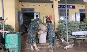 Các lực lượng vũ trang cấp bách hỗ trợ Đắk Lắk khắc phục hậu quả mưa lũ
