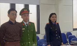 Khởi tố, bắt tạm giam đối tượng chỉ đạo hành hung nhân viên tại quán cà phê ở Hà Nội