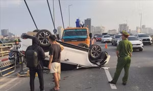 Bảo đảm lưu thông an toàn sau vụ va chạm liên hoàn trên cầu Nhật Tân