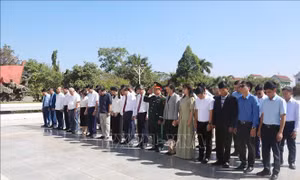 Người Việt tại Lào dâng hương tưởng nhớ Chủ tịch Kaysone Phomvihane 