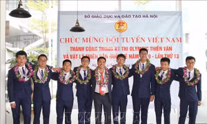 Đón đoàn học sinh Việt Nam giành thành tích cao tại Olympic quốc tế Thiên văn học và Vật lý thiên văn