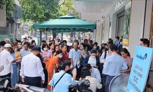 Thu hẹp chênh lệch giá vàng thế giới cùng với ngăn chặn vàng hóa nền kinh tế