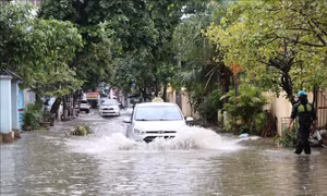Mưa đá, dông lốc bất thường gây ngập úng cục bộ ở Điện Biên