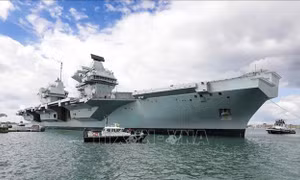 Tàu sân bay HMS Queen Elizabeth của Anh tham gia diễn tập với Hải quân Hàn Quốc