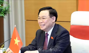 Chủ tịch Quốc hội Vương Đình Huệ điện đàm với Chủ tịch Thượng viện Campuchia Hun Sen