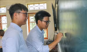 Thủ khoa 'toàn năng' truyền cảm hứng trong học đường