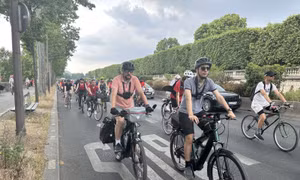 Người dân Paris đi xe đạp để tăng cường sức khỏe và bảo vệ môi trường