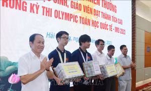 Hải Phòng: Khen thưởng học sinh giành Huy chương Olympic Toán học quốc tế - IMO 2023