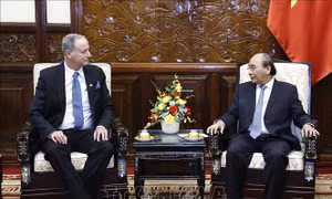 Chủ tịch nước Nguyễn Xuân Phúc tiếp các Đại sứ Kuwait và Israel trình Quốc thư