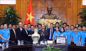 Thủ tướng: Chính phủ tạo mọi điều kiện để duy trì 'ngọn lửa đam mê' chế tạo vệ tinh của Việt Nam 