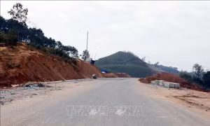 Phân luồng giao thông tạm trên cao tốc Hữu Nghị - Chi Lăng khi Quốc lộ 1 ùn tắc