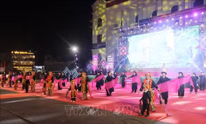 Lễ hội Carnaval đường phố đầy sôi động tại Bắc Kạn