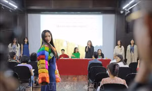 Chuỗi hoạt động 'Muôn nẻo đường tơ' tôn vinh giá trị truyền thống tơ lụa Việt