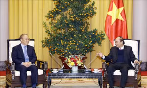 Chủ tịch nước Nguyễn Xuân Phúc tiếp HLV trưởng Đội tuyển bóng đá Việt Nam Park Hang-seo