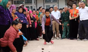 Độc đáo trò chơi tó má lẹ của người Thái ở Sơn La 