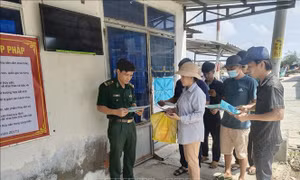Đồn Biên phòng Hàm Luông đẩy mạnh tuyên truyền phòng, chống IUU