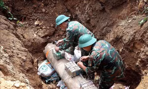 Hủy nổ thành công quả bom chùm CBU-87 được phát hiện tại sông Đà 