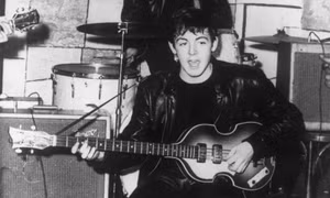 Cây guitar bass trứ danh của Paul McCartney trở về sau 51 năm lưu lạc