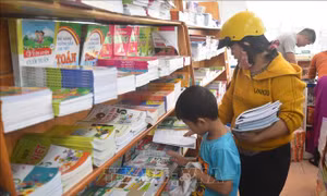 Năm học mới 2023 - 2024: Bảo đảm cung ứng sách giáo khoa cho học sinh Đắk Lắk 