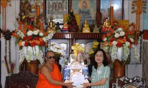 Thăm, chúc mừng Hội Đoàn kết sư sãi yêu nước tỉnh Bạc Liêu nhân dịp lễ Sen Dolta