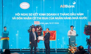 ABBank nhận Cờ thi đua của SBV, ghi nhận nỗ lực đổi mới và phát triển bền vững