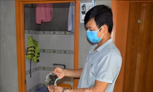 Đồng Tháp: Người dân ở đường Kênh 307 sử dụng nước sinh hoạt có nhiều cặn bẩn
