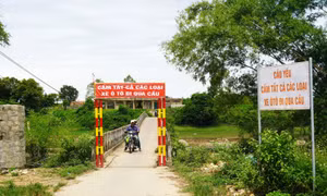Cầu xuống cấp nghiêm trọng, ảnh hưởng hàng nghìn người dân xã Phú Trạch (Quảng Trị)