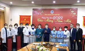 Tổ chức Công đoàn Thủ đô thăm hỏi các đơn vị tuyến đầu chống dịch COVID-19