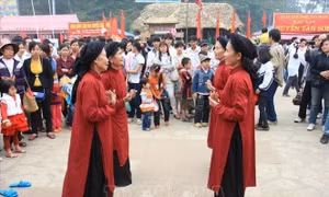 Về đất Tổ say điệu 'Hát Xoan làng cổ'