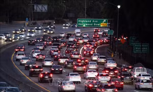 Tổng thống Mỹ ký lệnh bãi bỏ các quy định về khí thải của bang California