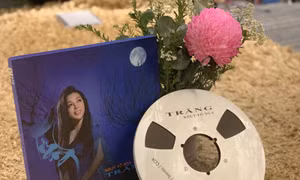 NSƯT Tố Nga phát hành album ‘Trăng’ định dạng băng cối