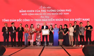 Tổng Giám đốc AIA Việt Nam nhận Bằng khen của Thủ tướng Chính phủ
