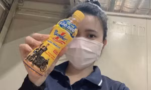 Nữ công nhân trẻ và câu chuyện may mắn đến từ một chai Number 1 quen thuộc