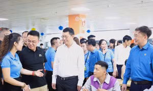 Phó Bí thư Tỉnh ủy Bắc Ninh dự 'Bữa cơm Công đoàn' cùng gần 20 nghìn công nhân