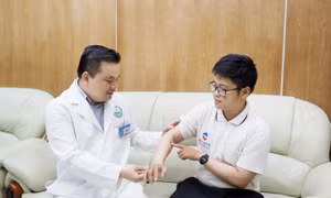 Bệnh viện Da Liễu TP.HCM hỗ trợ điều trị bệnh vảy nến 