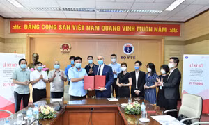 AIA Việt Nam gia hạn và mở rộng hỗ trợ tài chính đối với đội ngũ y, bác sĩ