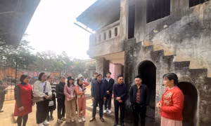 Ban Quản lý Khu Đại học Nam Cao và Khu Công nghệ cao tỉnh Ninh Bình giao lưu, giáo dục truyền thống lịch sử
