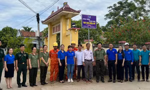Tuổi trẻ Công ty Điện lực Phú Yên: Thi công công trình "Thắp sáng đường quê"