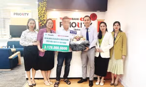Manulife Việt Nam chi trả quyền lợi bảo hiểm hơn 3 tỷ đồng cho khách hàng