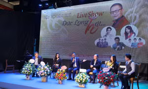 NSƯT Đức Long ‘dũng cảm’ thực hiện liveshow giữa mùa dịch