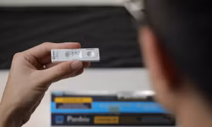 Bộ Y tế phê duyệt bộ tự xét nghiệm nhanh kháng nguyên COVID-19 Panbio™ của Abbott