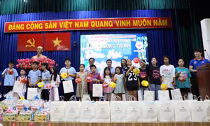 EVNGENCO3 trao 350 phần quà Trung thu cho trẻ em có hoàn cảnh khó khăn 