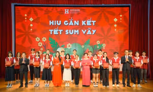 HIU trao hơn 15.000 phần quà Tết đến sinh viên