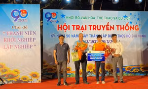 Vận động viên bơi lội Nguyễn Thị Ánh Viên nhận học bổng từ ACC Việt Nam