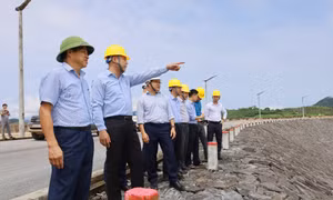 EVNGENCO3 thăm, động viên người lao động tại Thủy điện Thác Bà hậu cơn bão số 3