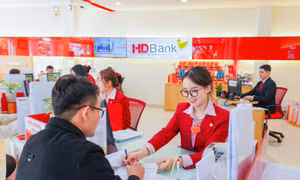 Gửi tiết kiệm tại HDBank, nữ khách hàng ở Hà Nội trúng 1 tỷ đồng