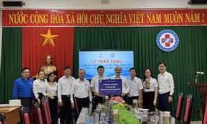 PC Quảng Ngãi trao phương tiện hỗ trợ chăm sóc sức khỏe người bệnh