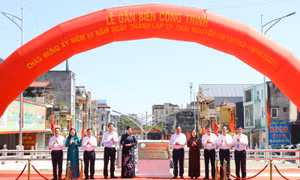 Gắn biển công trình chào mừng kỷ niệm 60 năm thành lập Thành phố Thái Nguyên